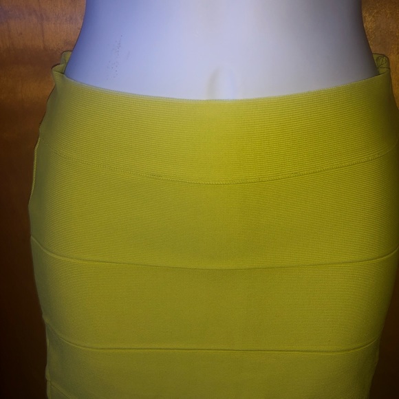 ✨(5 for $20)Light Green Body fitting Skirt✨ - Picture 5 of 6